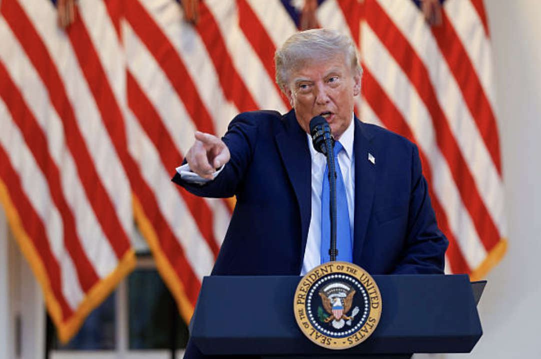 Trump dice que el dólar canadiense es 'inaceptable', el capítulo más reciente de una pelea comercial que ya lleva meses